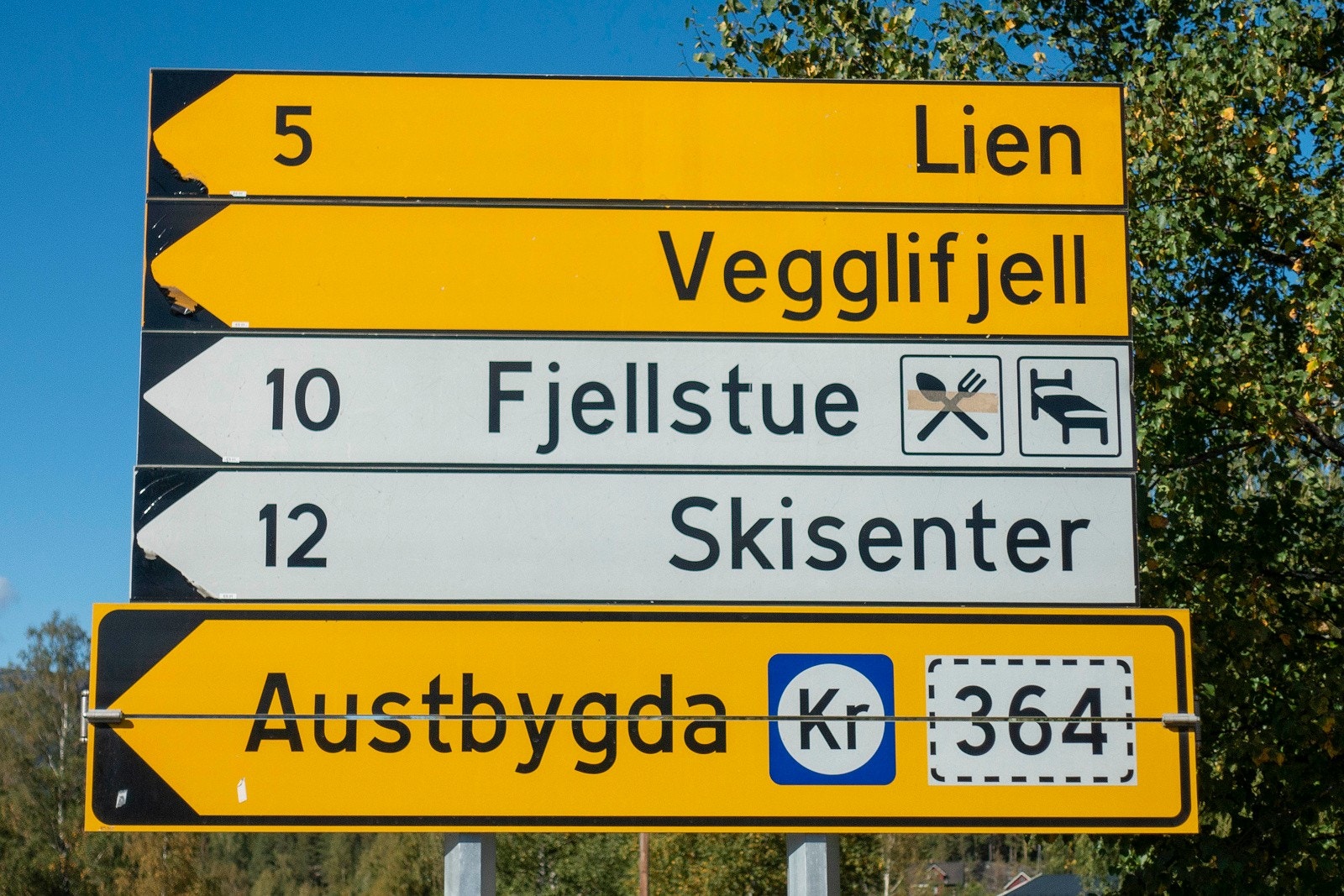 Det er ca. 6 min kjøring til til Veggli Fjellkirke og Veggli Fjellstue hvor naturen møter deg med småvokst skog, omkranset av vakre fjelltopper ved inngangen til Hardangervidda Nasjonalpark. Galleribilde