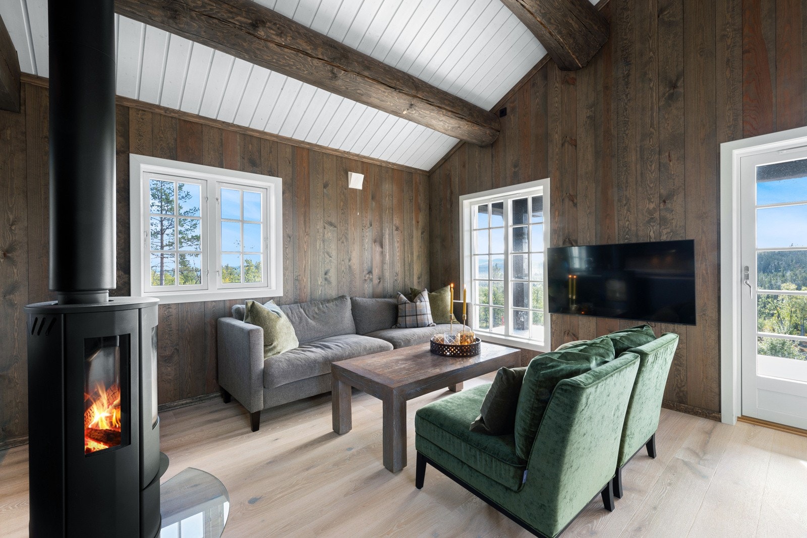 Synlige åser, søyler og dragere understreker både godt håndverk og en solid kvalitet. Galleribilde