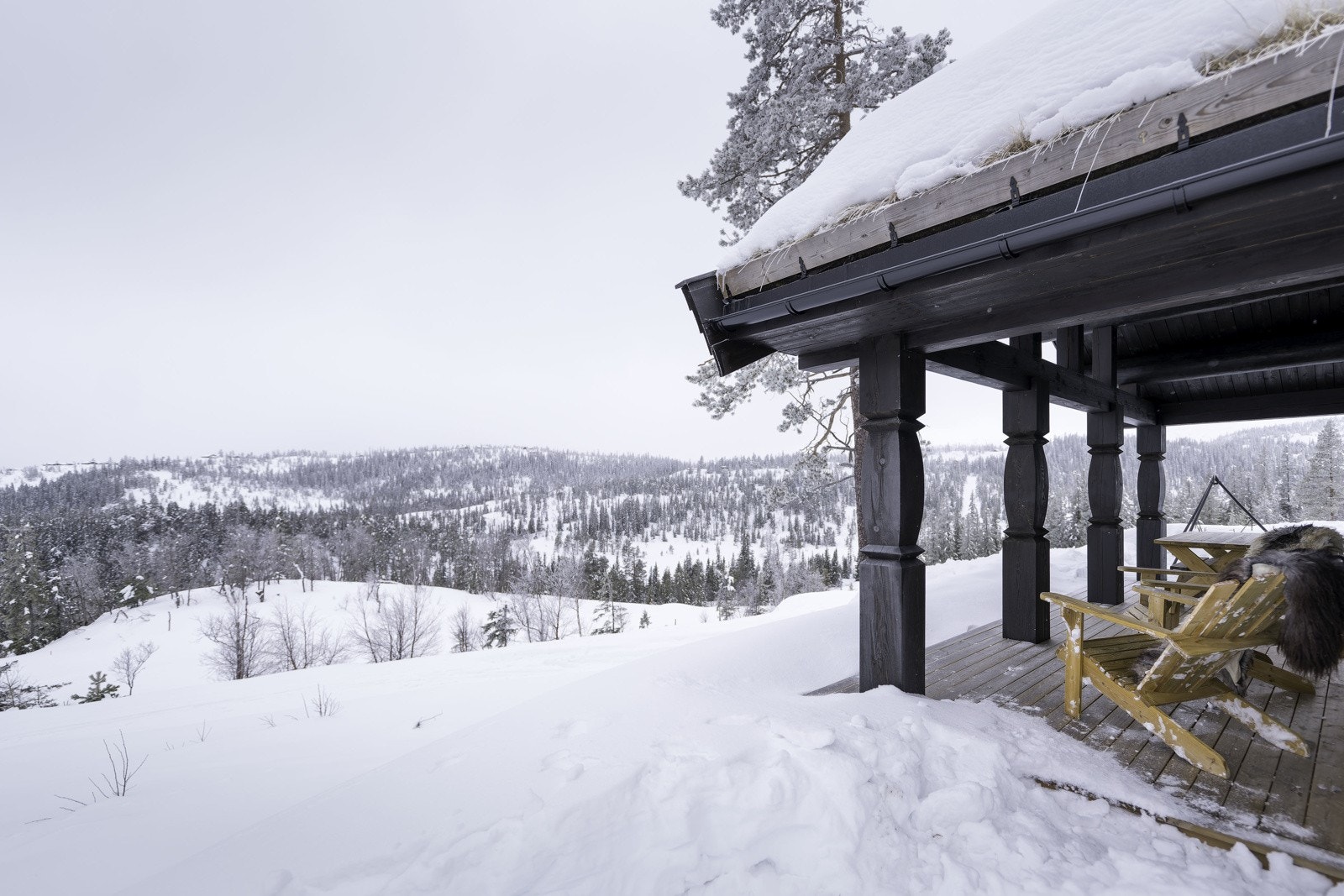 Dette er en eiet tomt på 970 kvm med gode solforhold og nydelig utsikt. Galleribilde