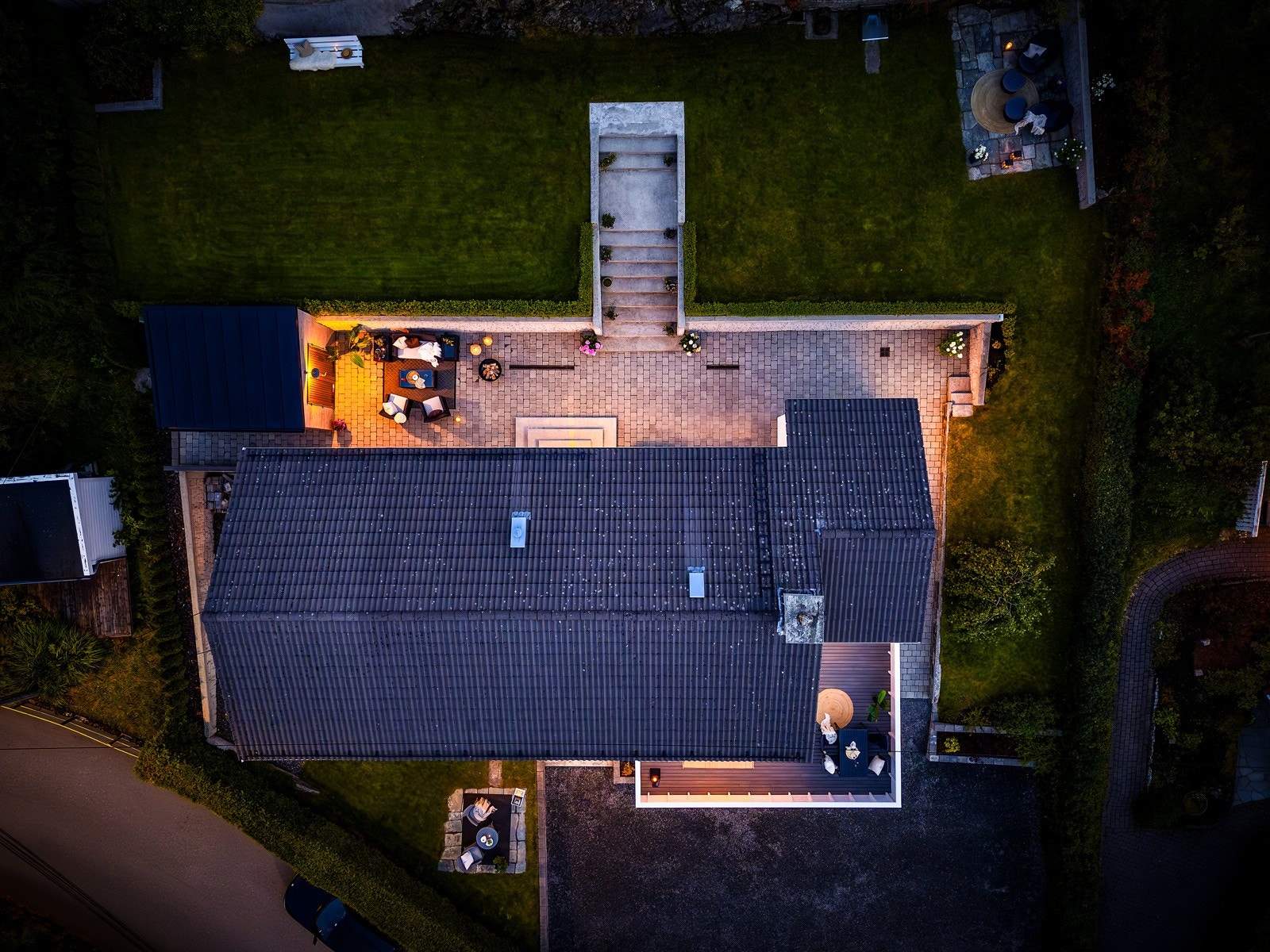 Gode parkeirngsplasser på eiendommen. Galleribilde