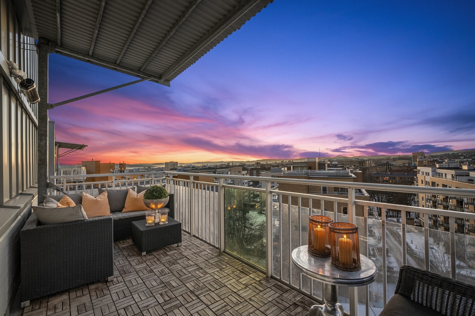 Balkongen er på ca. 10kvm. Galleribilde