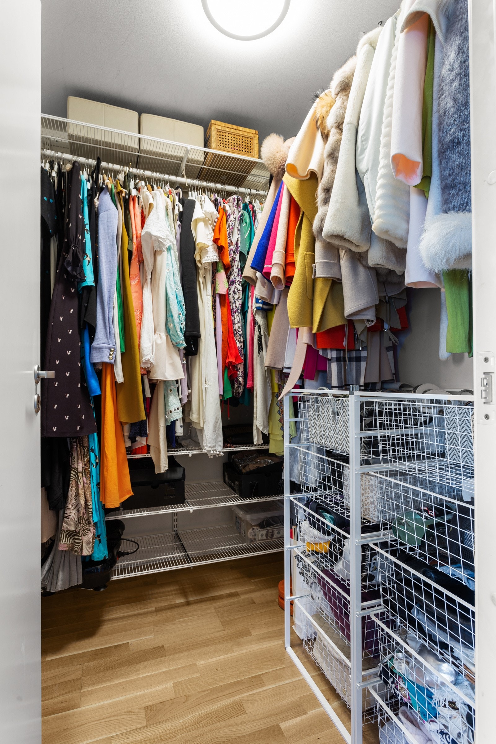 Eget "walk-in-closet"/garderoberom. Galleribilde