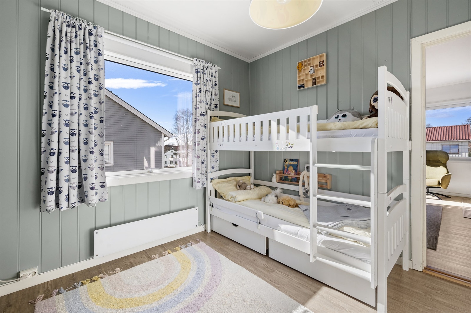 Boligens andre soverom er også av god størrelse. Galleribilde