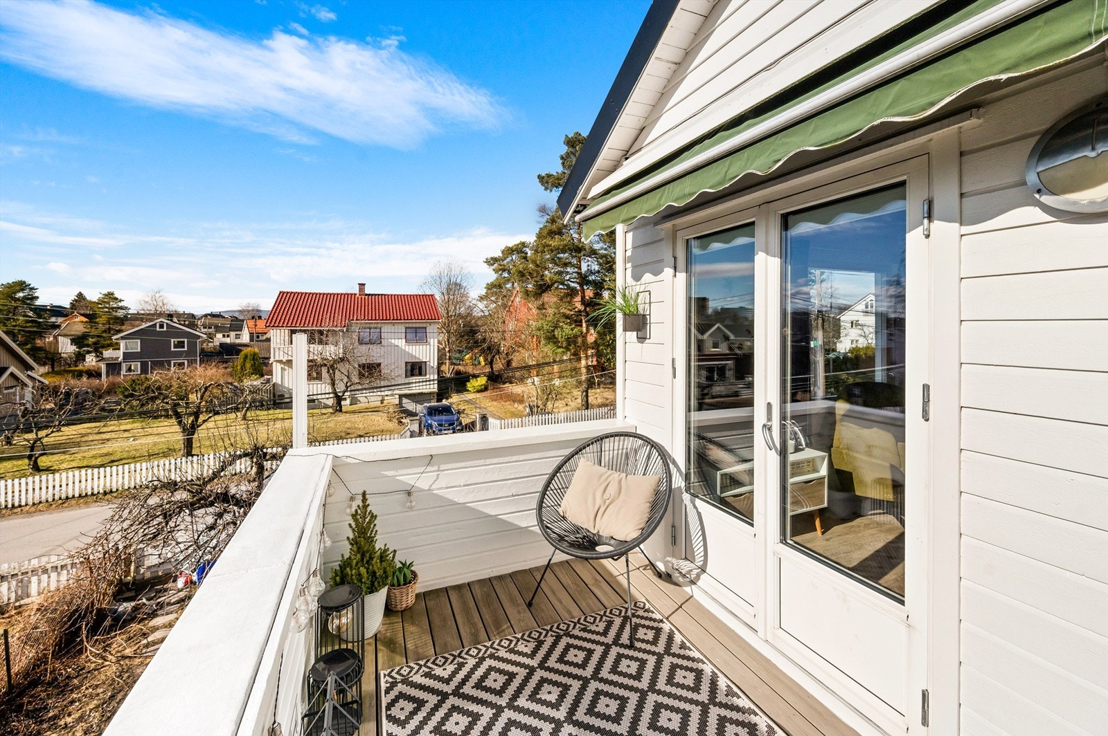 Balkongen vender mot sørvest og er på ca. 7 kvm. Galleribilde