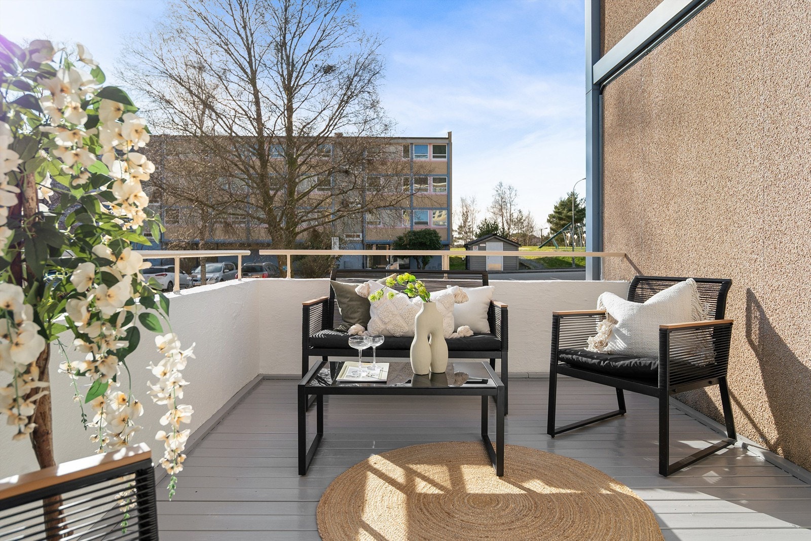 - Utgang til vestvendt balkong på ca. 12 kvm - Galleribilde