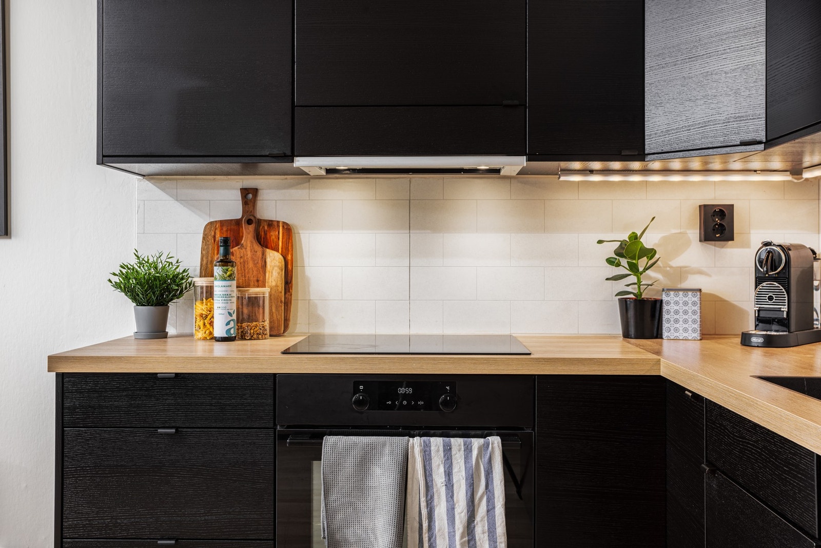 Integrerte hvitevarer og opplegg for kjøleskap. Galleribilde