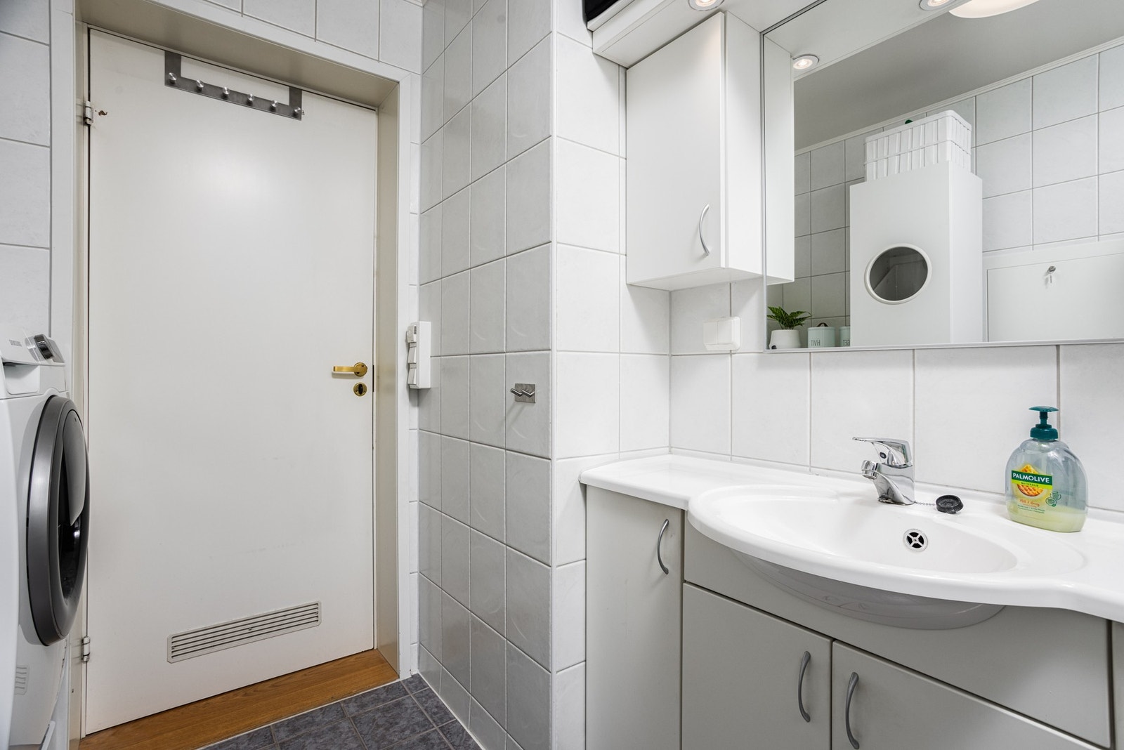 Utmerket plassert mellom soverommene og stuen. Galleribilde