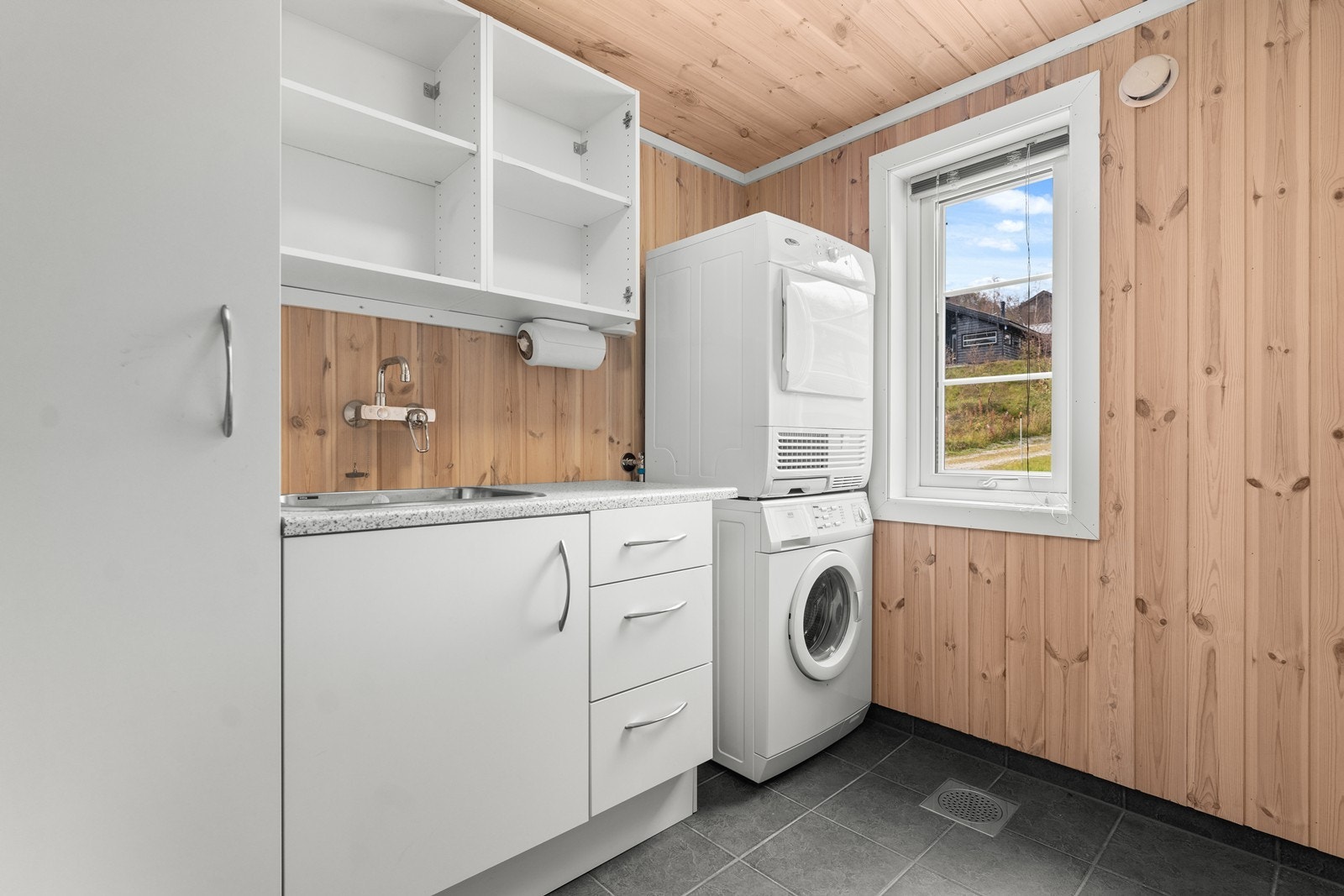 Vaskerom i 1. etg storinnredning og vask Galleribilde