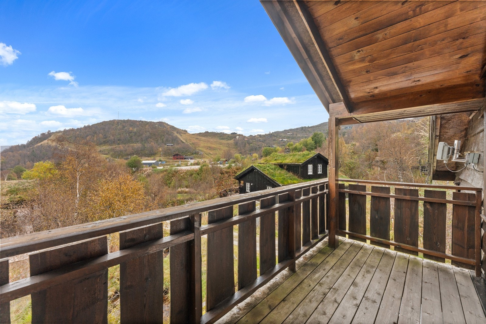 Utsikt fra verandaen utfra loftstuen Galleribilde