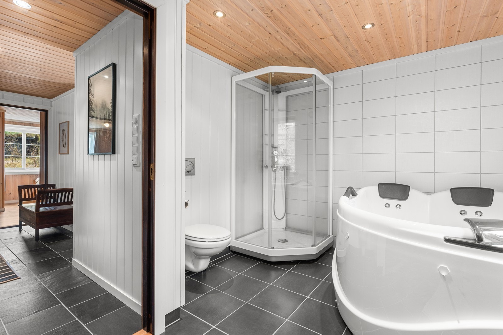 Hovedbadet i 1. etg (1 av 2) Galleribilde