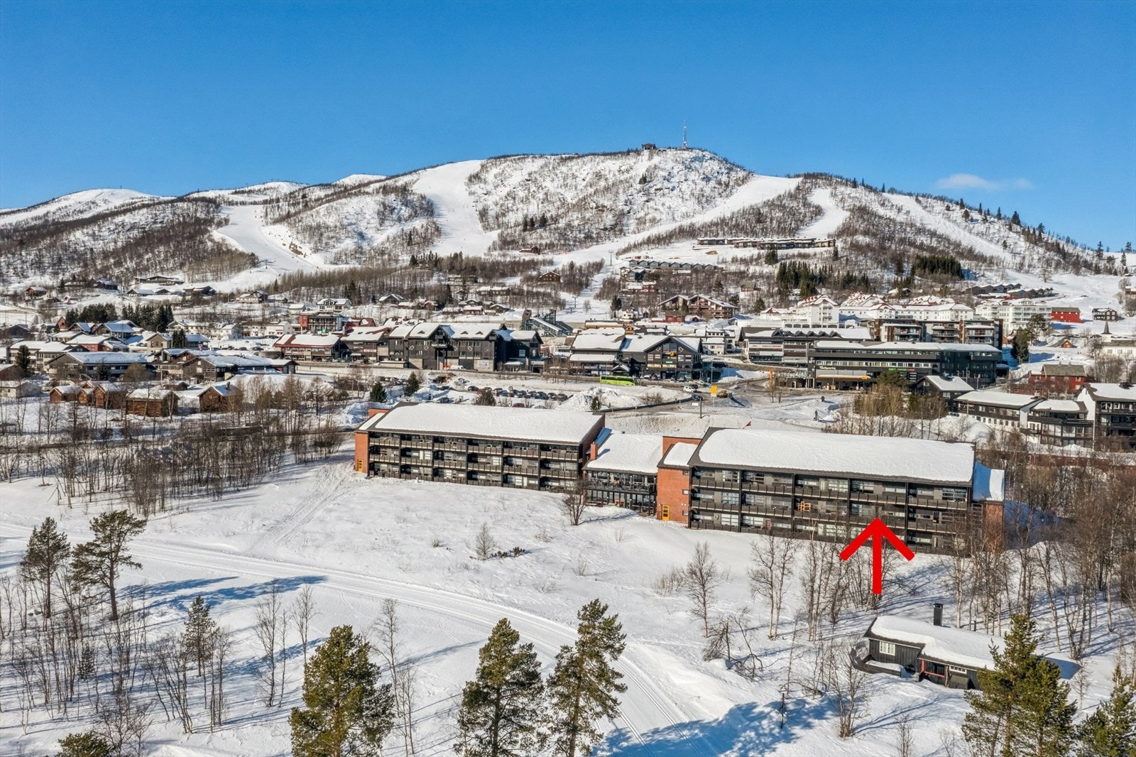 Velkommen til Geiloholtet og leilighet nr 227. Lys eierleilighet med stort soverom og gode solforhold. Galleribilde