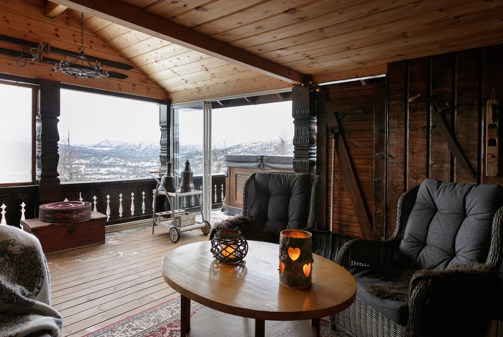 Overbygd utestue med flott utsikt Galleribilde