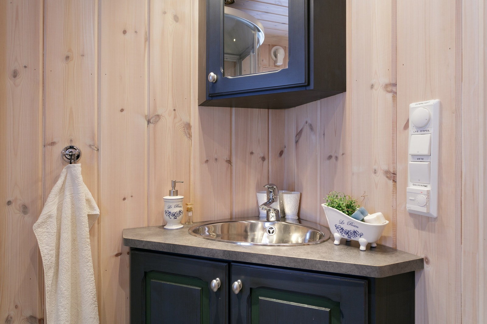 Hjørneinnredning på bad nr. 1 Galleribilde