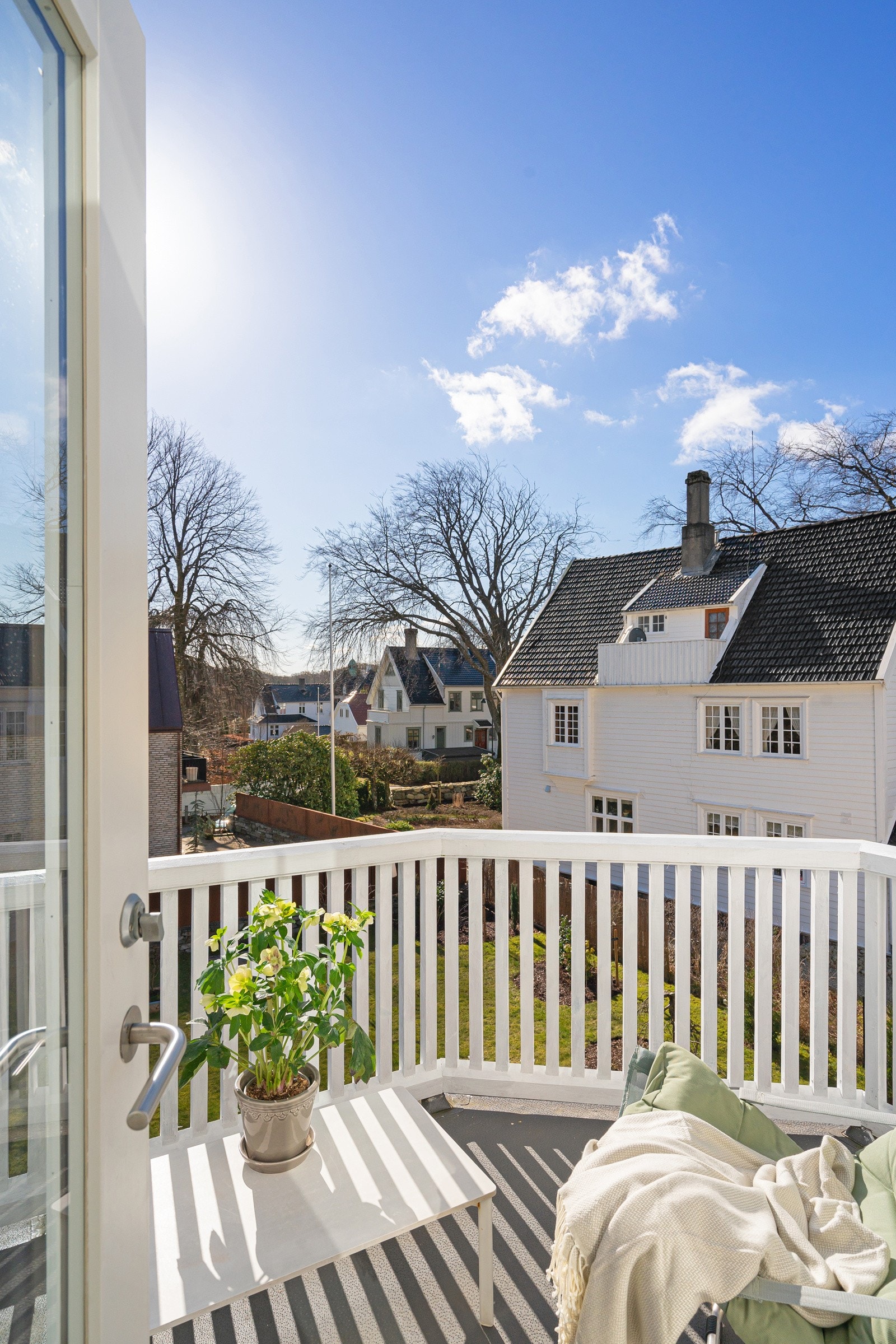Soverommet har utgang til herlig balkong - perfekt for å nyte morgenkaffen. Galleribilde