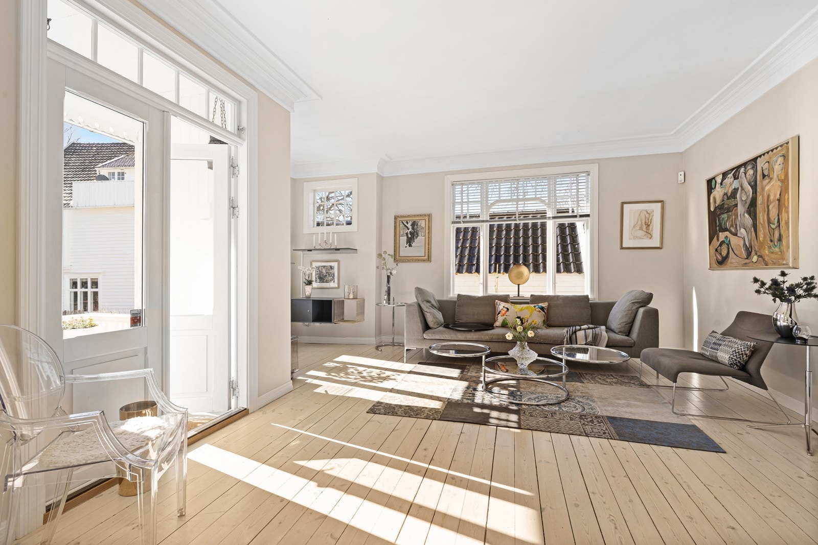 Fra stuen har man utgang til flott uteområde. Galleribilde