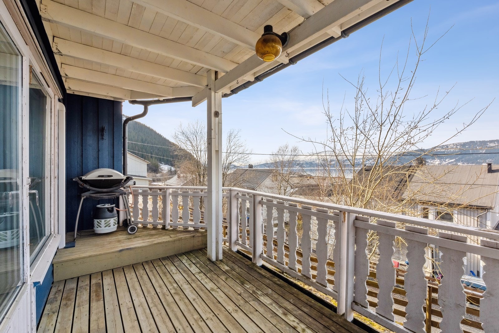 Veranda med direkte utgang fra 1.etasje. Galleribilde