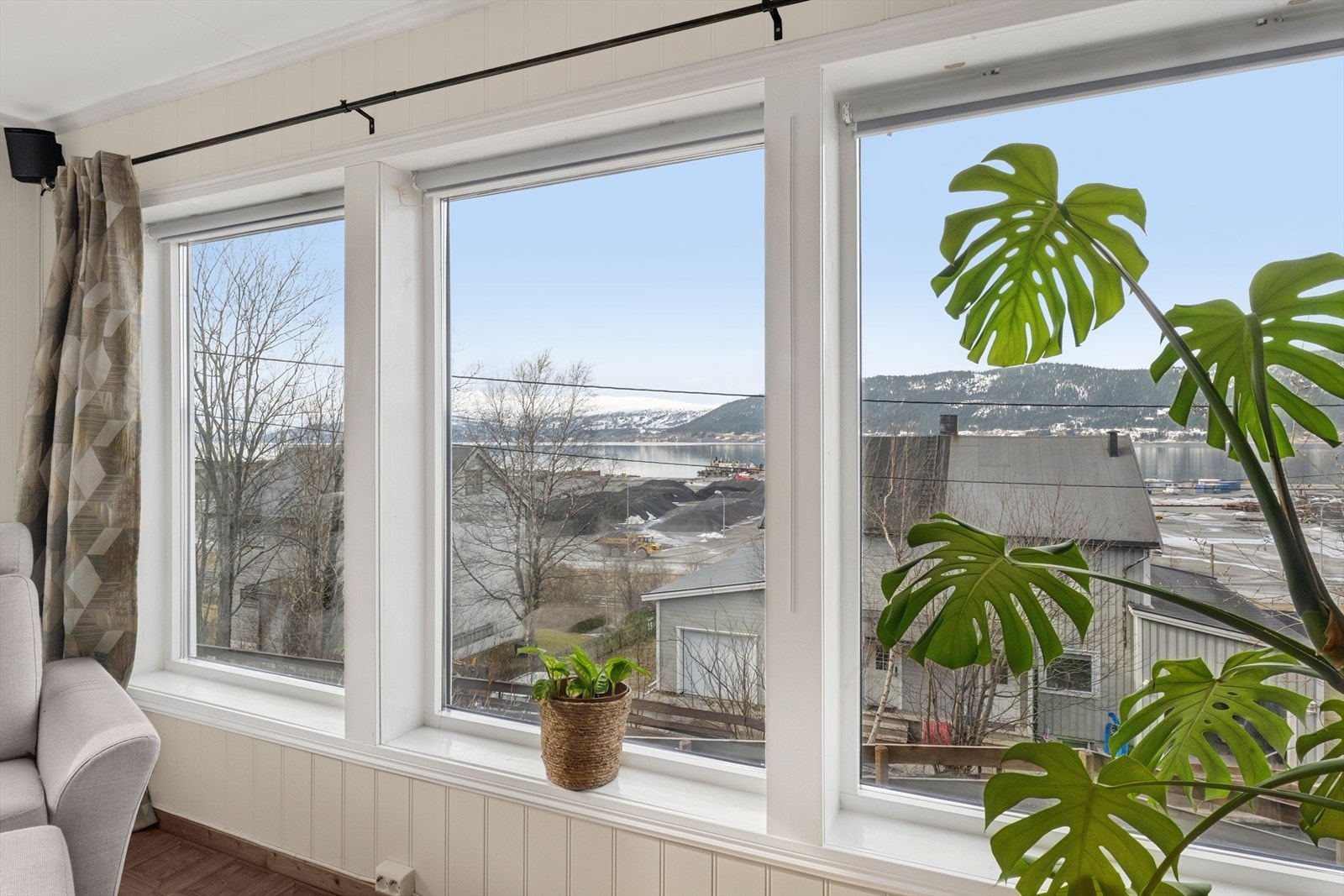 Flott utsikt fra stuevindu! Galleribilde