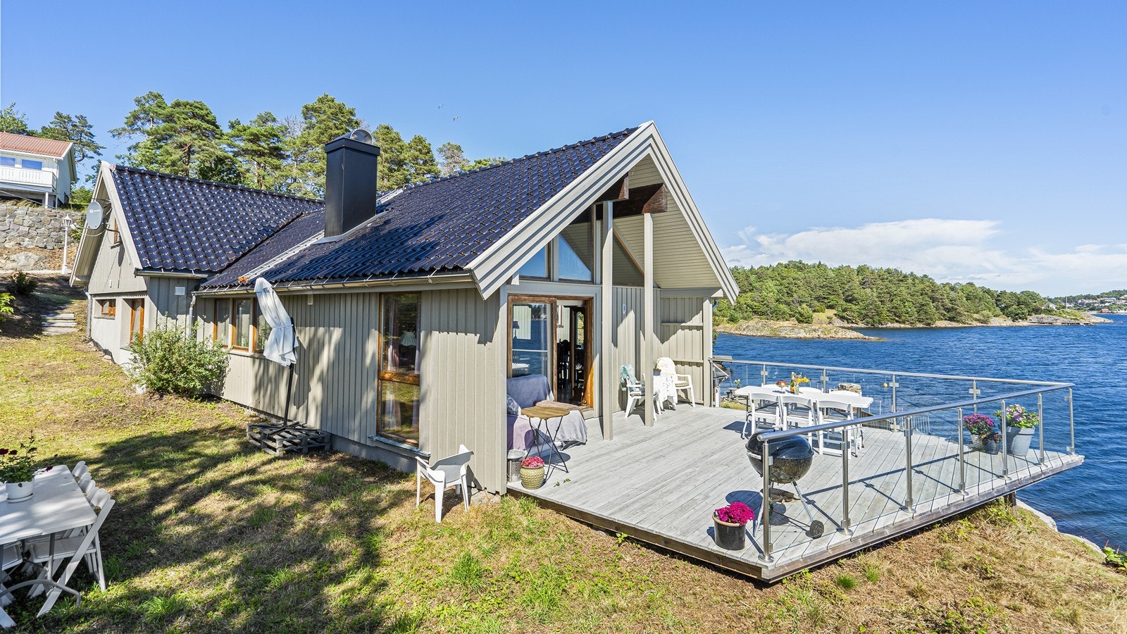 Flott terrasse med direkte tilknytning til stuen innenfor Galleribilde