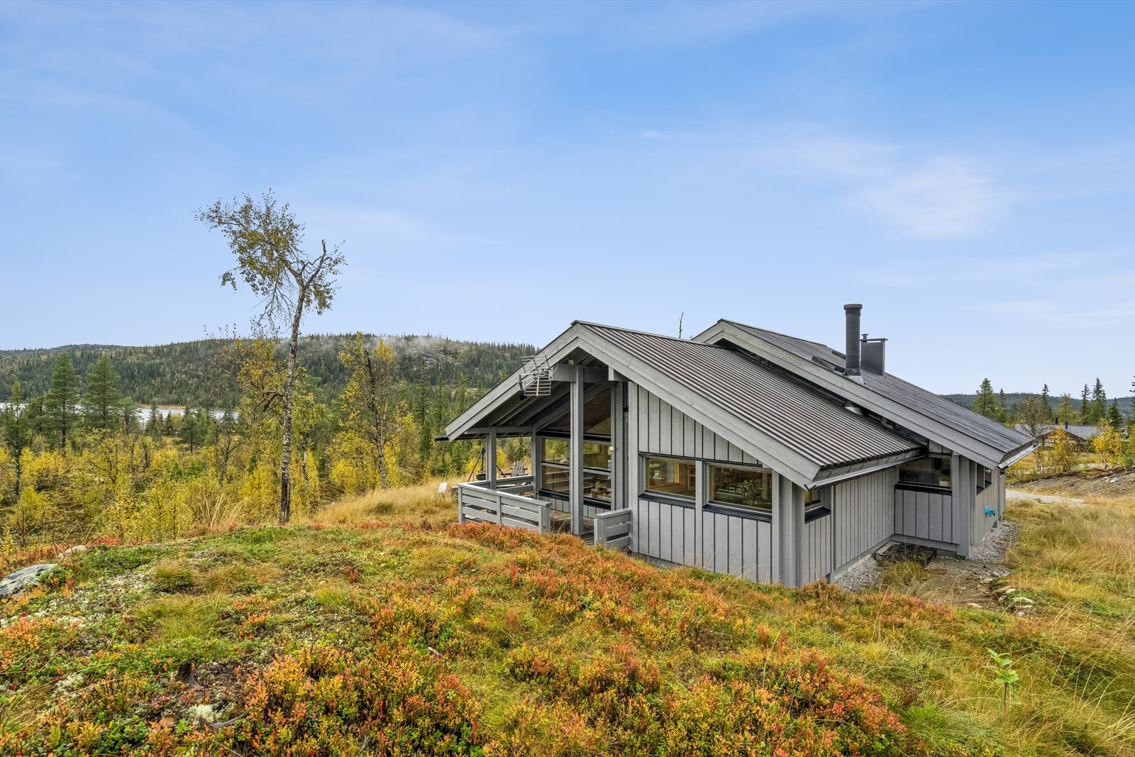 Gode turmuligheter sommer som vinter. Turstier og skiløyper i umiddelbar nærhet. Galleribilde