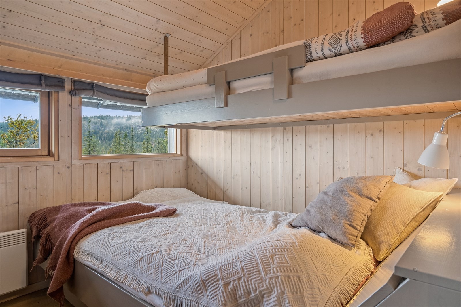 Soverom 2 innredet med familekøye. Galleribilde