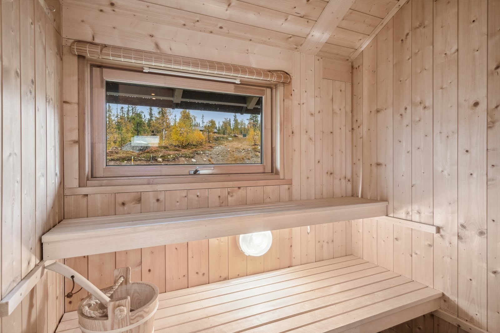 Fra badet er det videre tilgang badstuen - det perfekte sted for avkobling etter en lang dag ute! Galleribilde