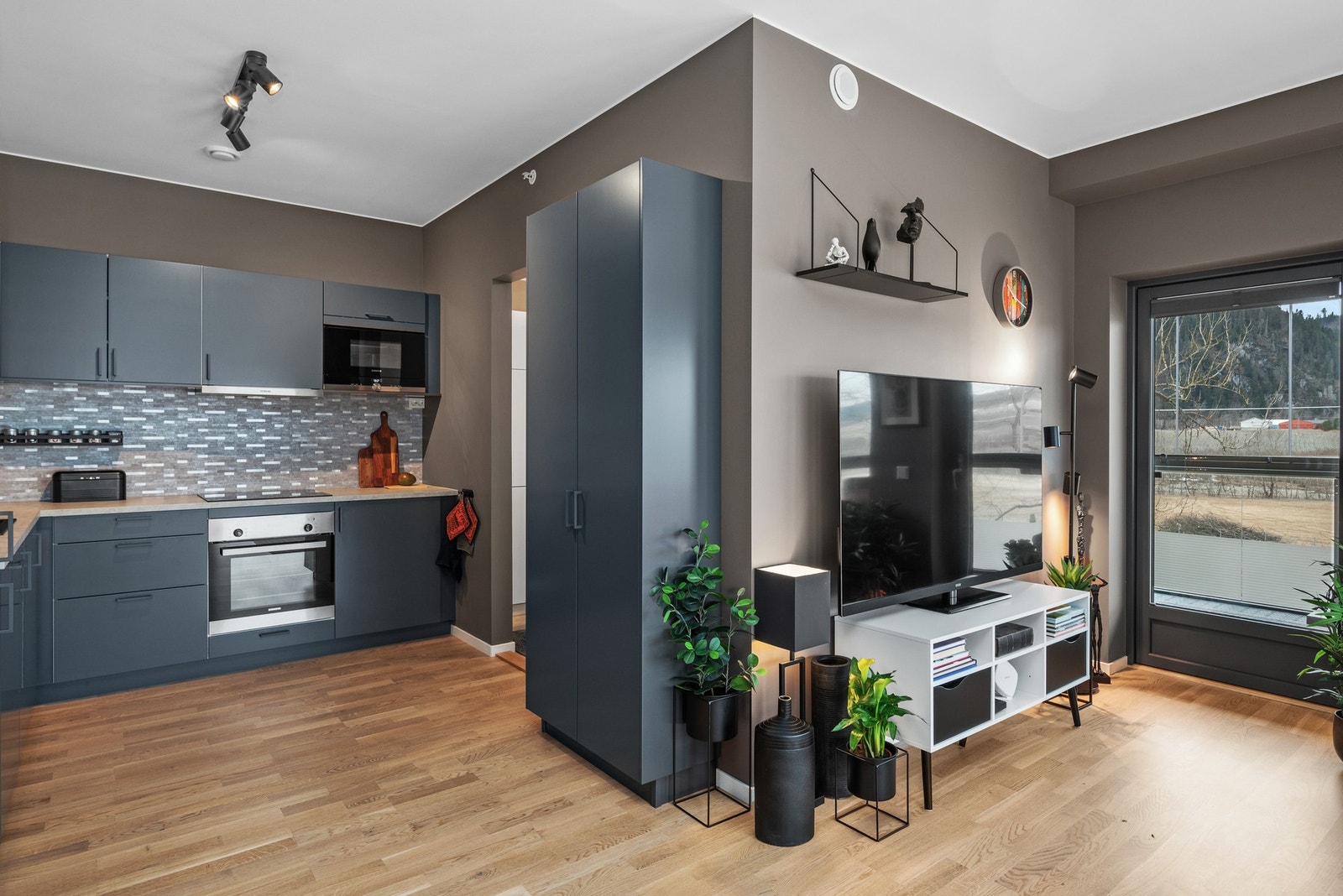 Fra kjøkken har man tilgang til "spisestue" som opprinnelig var soverom 3. Galleribilde