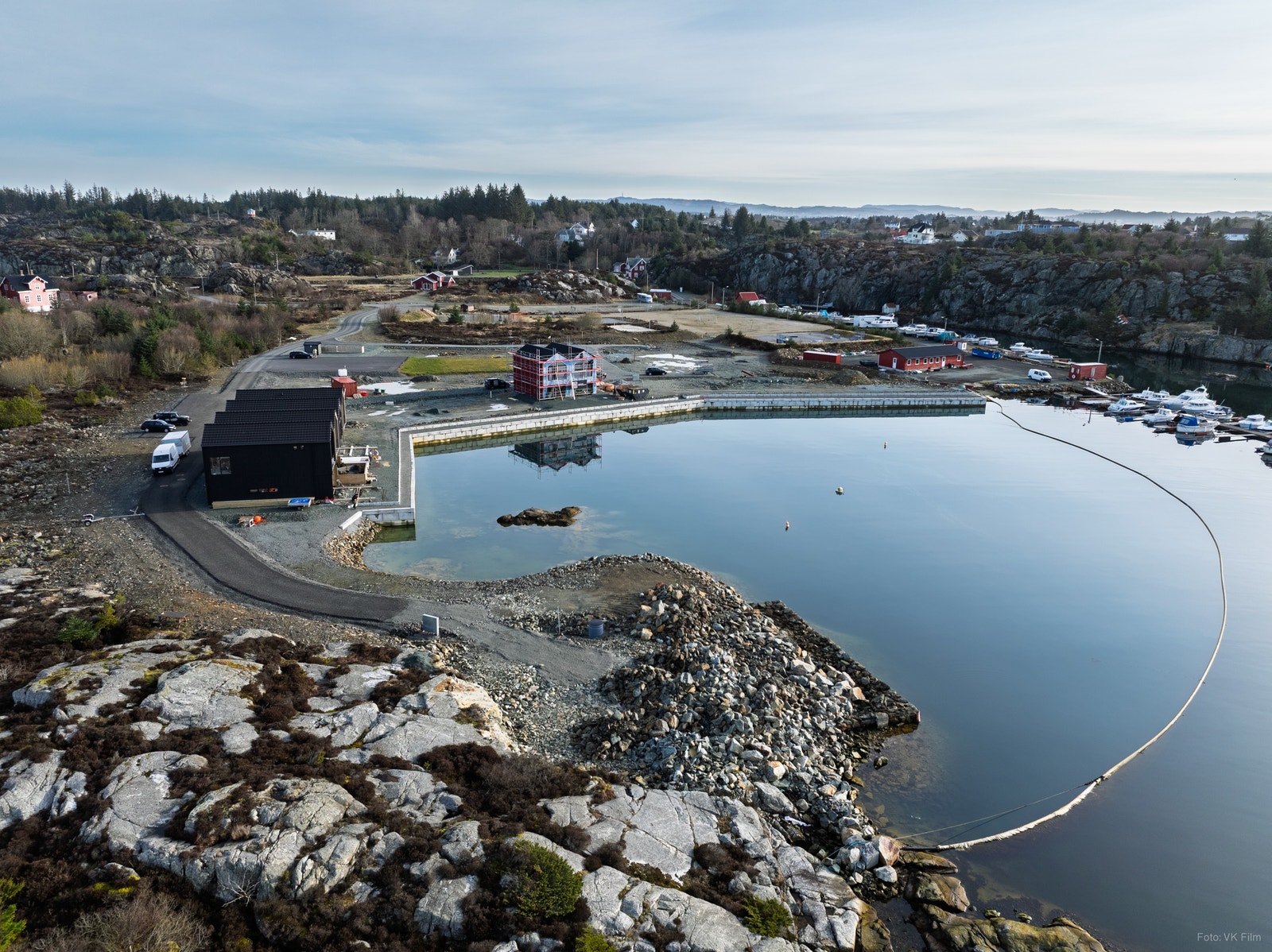 Visnes Havn begynner å ta form. Tomteområde ses nederst i bilde. Galleribilde