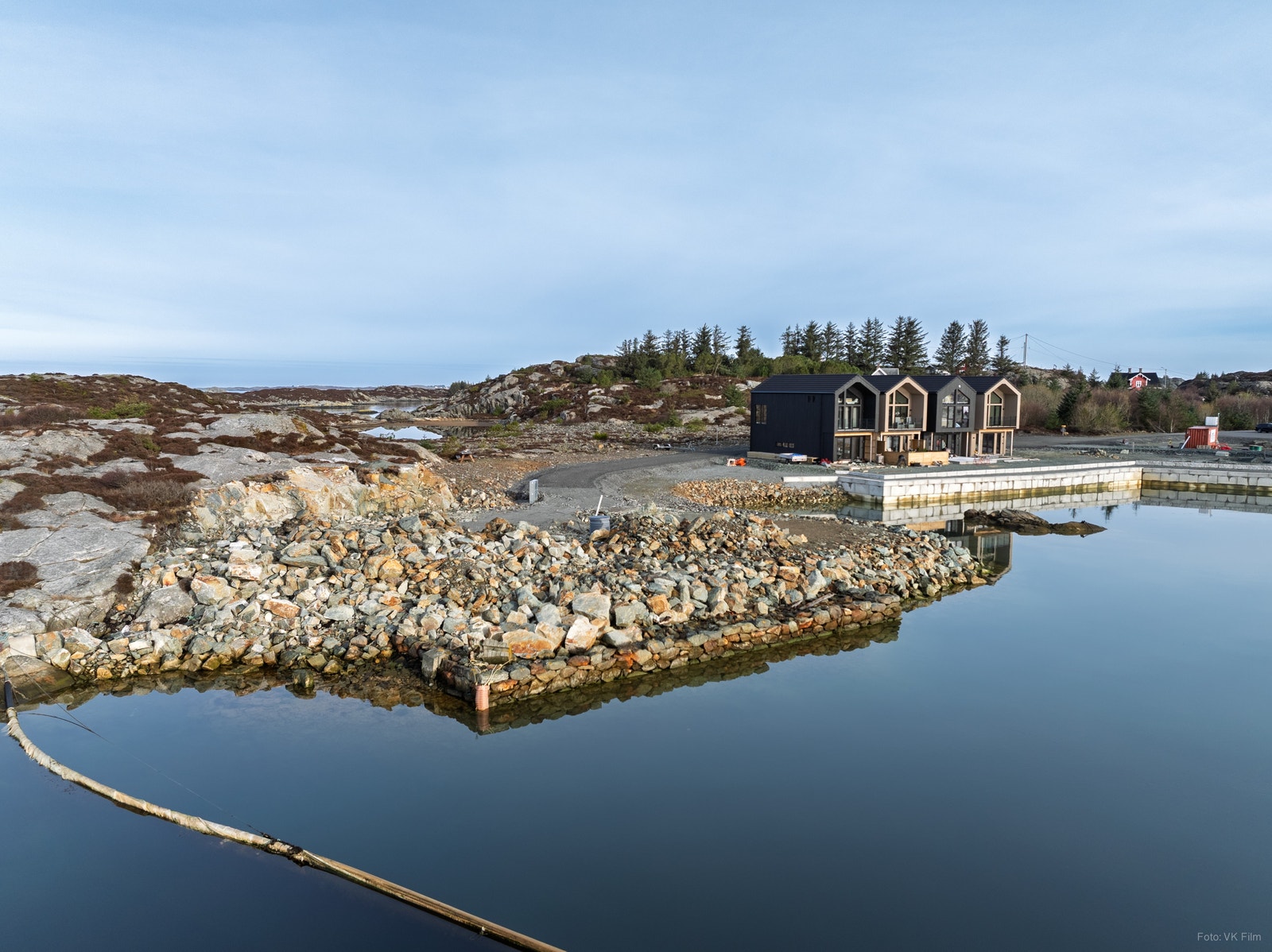 Tomten skal planeres skikkelig og ryddes opp før overtakelse. Galleribilde