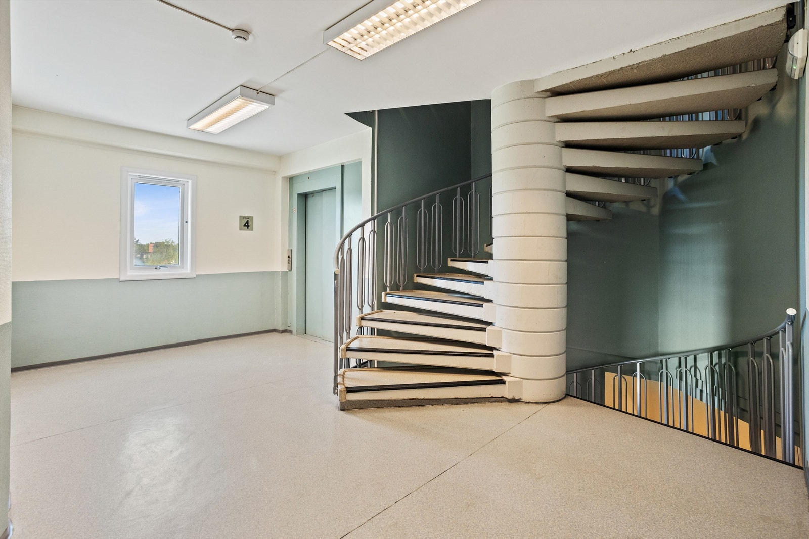 Enkel adkomst til leiligheten med heis i bygget. Galleribilde