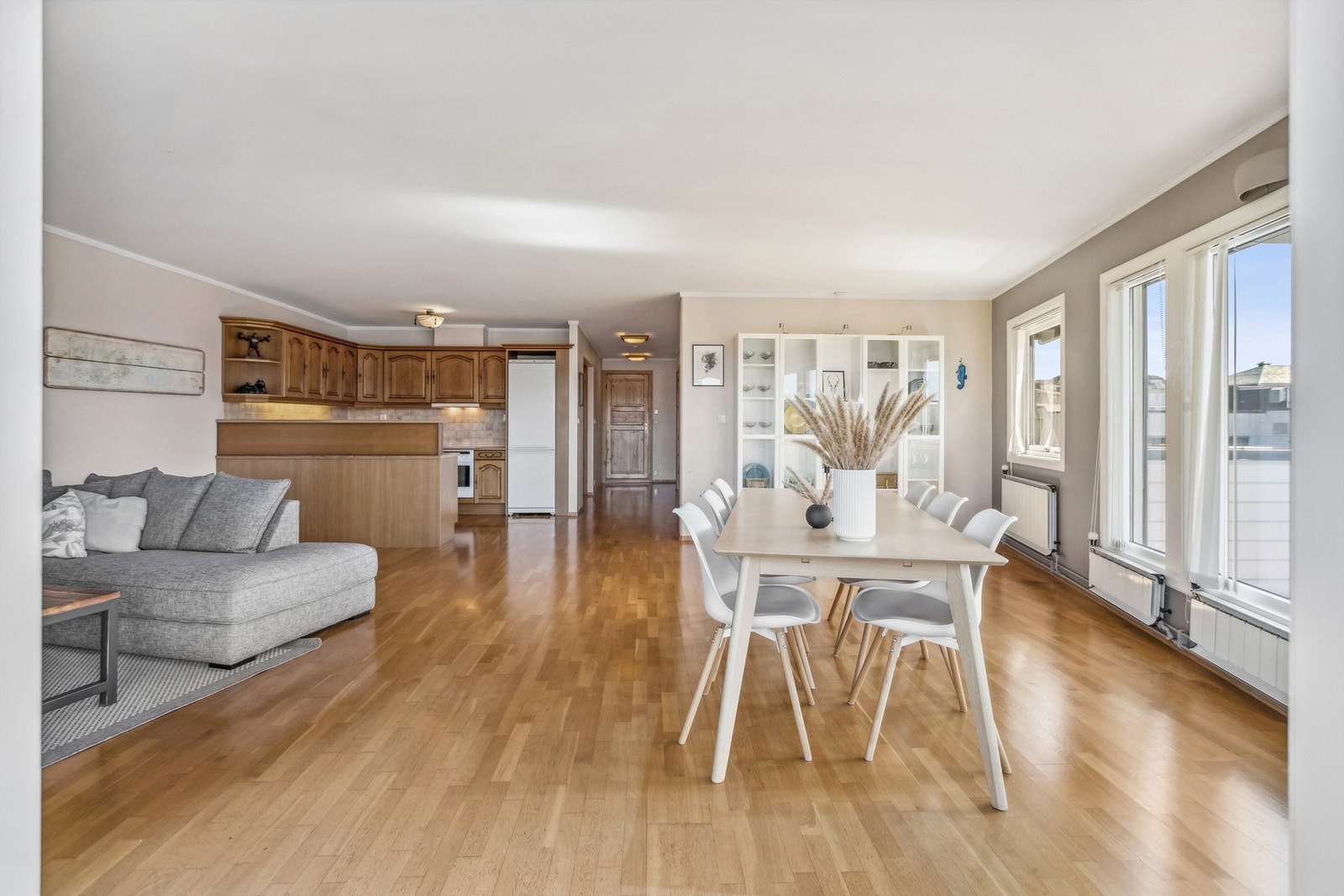 Den åpne løsningen gir en god romfølelse Galleribilde