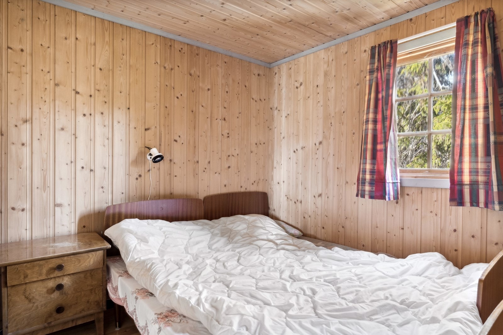 Hytta har tre soverom. Soverom 1 med dobbeltseng. Galleribilde