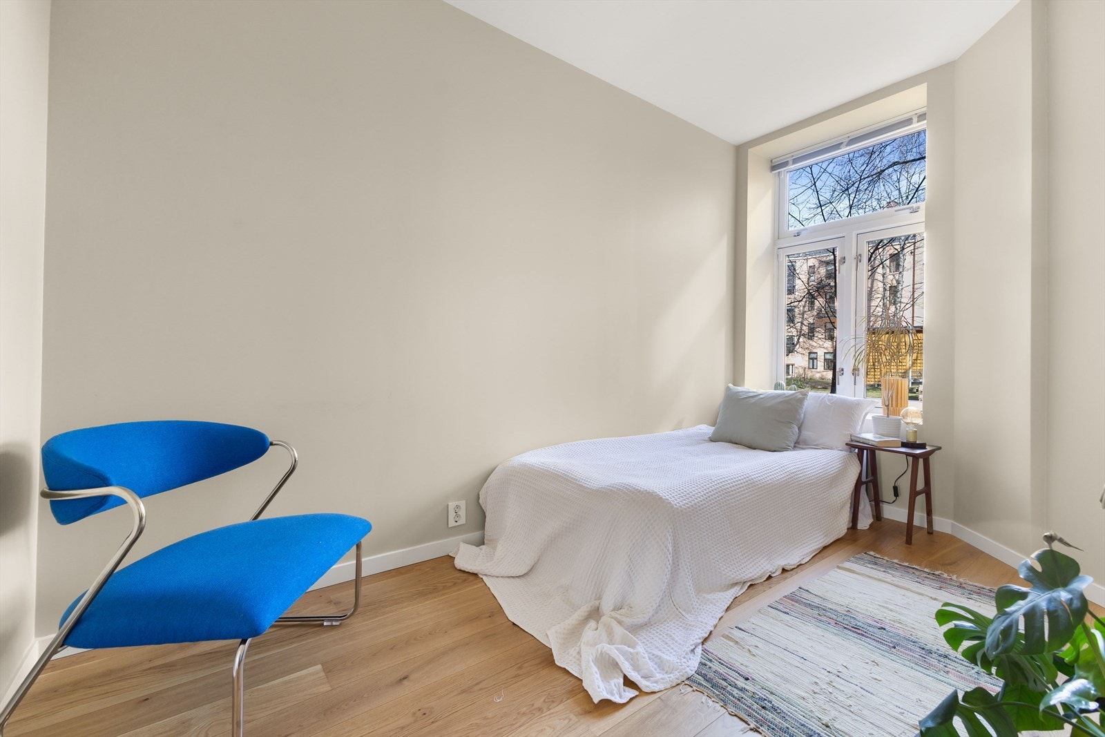 Soverom nr 2 har også god plass til seng og ønsket møblement. Galleribilde