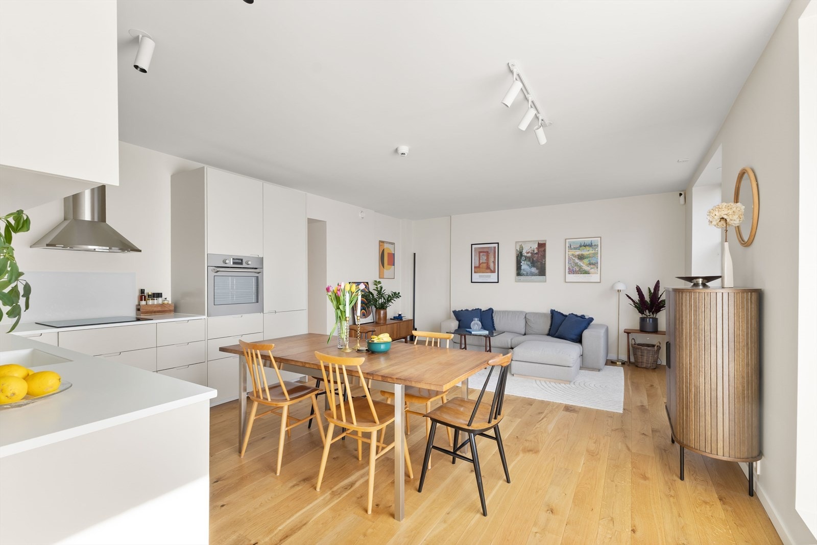 Her kan man flytte rett inn i en bolig med ettertraktede kvaliteter og behagelig atmosfære, med nærhet til restauranter, kaféer og Oslo sentrum. Galleribilde