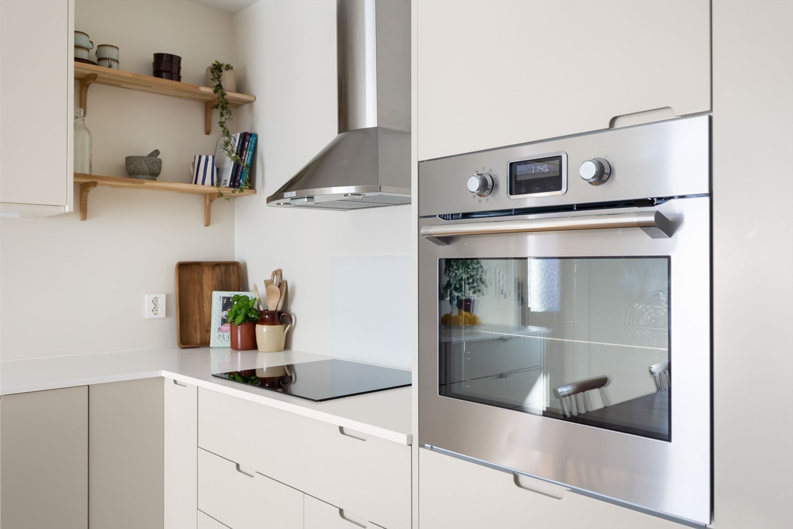 Rålekkert kjøkken fra IKEA og spesialtilpassede dørfronter gjennom Cutfab AS. Galleribilde