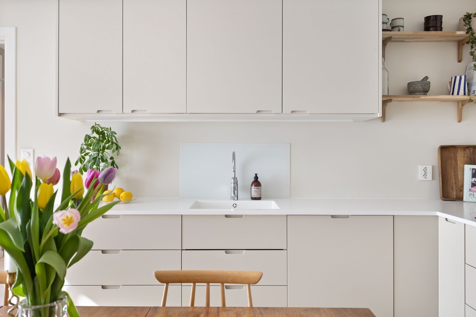 En gjennomgående og lekker 3-romsleilighet med attraktiv og sentrumsnær beliggenhet i Gamlebyen. Galleribilde