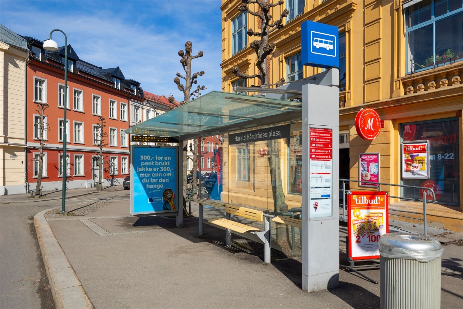 Det tar under et minutt å gå til nærmeste bussholdeplass. Galleribilde