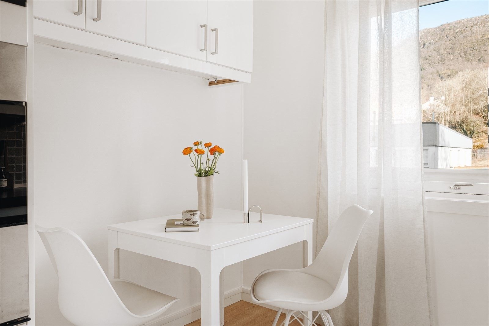 Plass til frokostgruppe på kjøkkenet Galleribilde