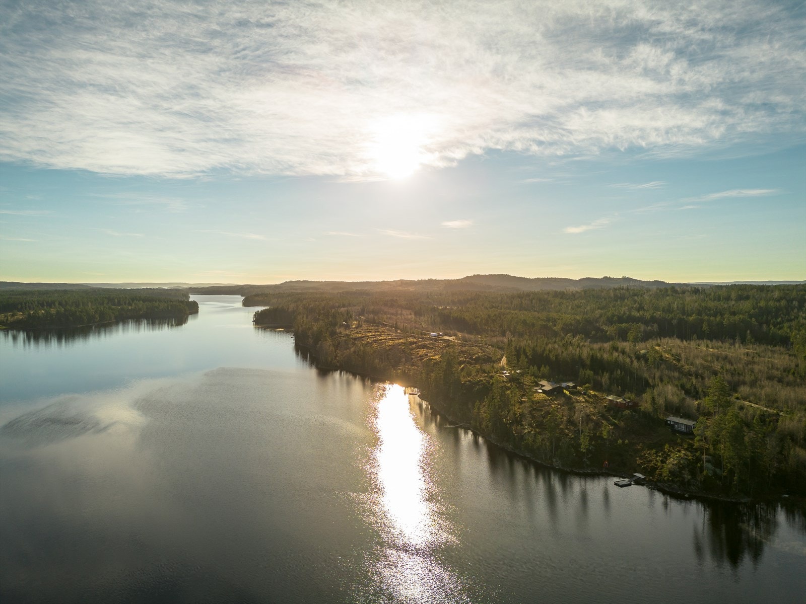 Området byr på enkel tilgang til både skogsområder og vann, og med kun 13 km til Ørje og 100 km til Oslo. Galleribilde