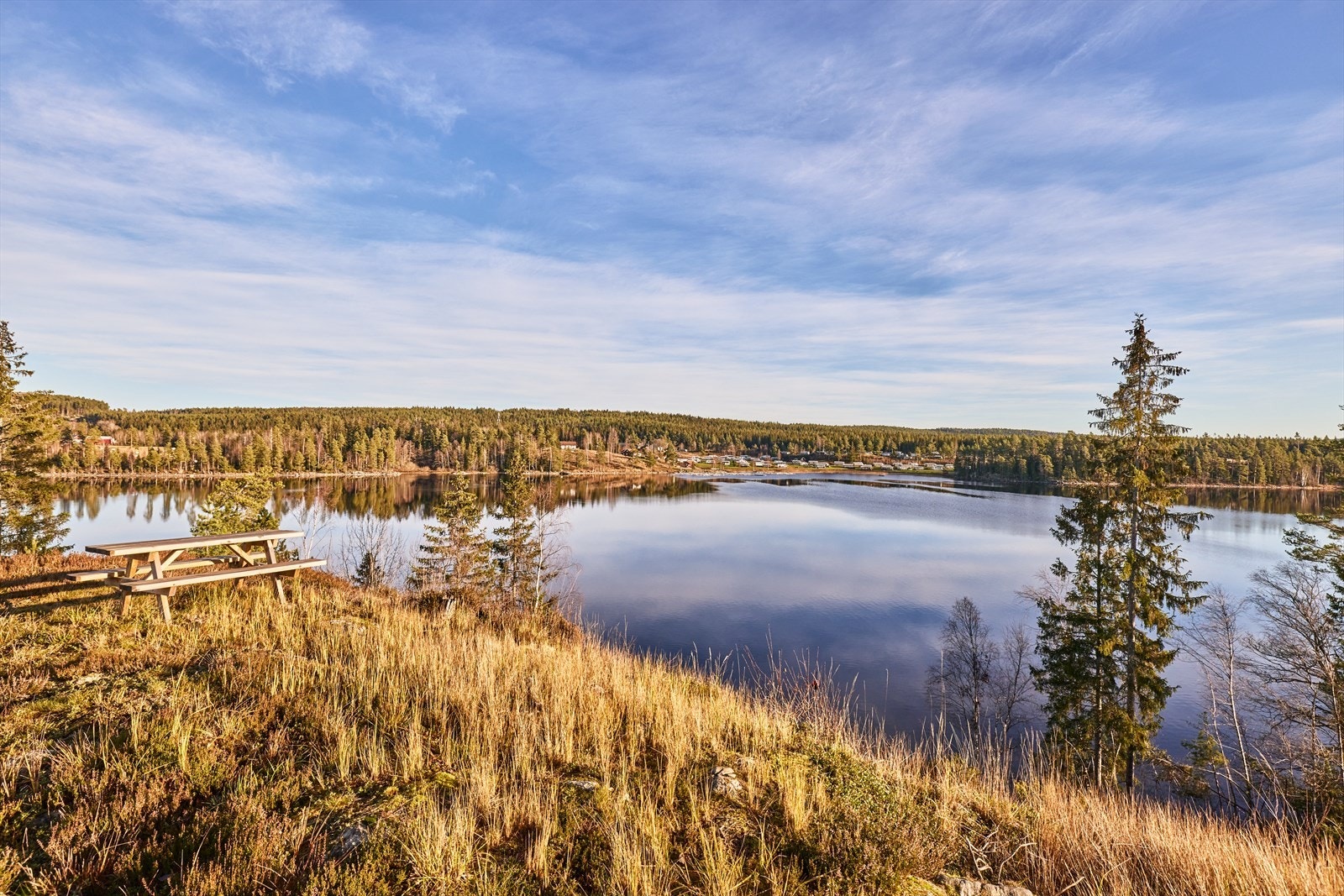 Med en strategisk plassering i forhold til både natur og by, er dette en ideell beliggenhet for den som ønsker det beste fra begge verdener. Galleribilde