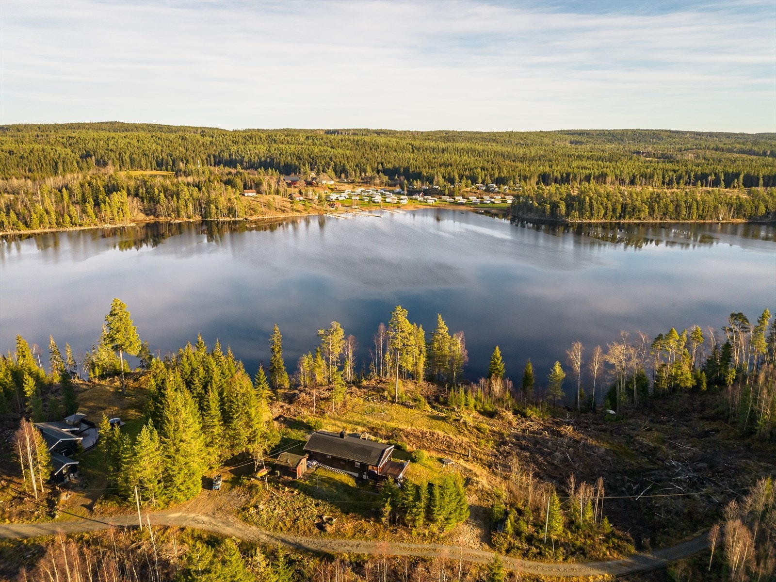 Store Le er en utpreget villmarksjø, og man kan finne sine egne bortgjemte plasser under hele året. Galleribilde