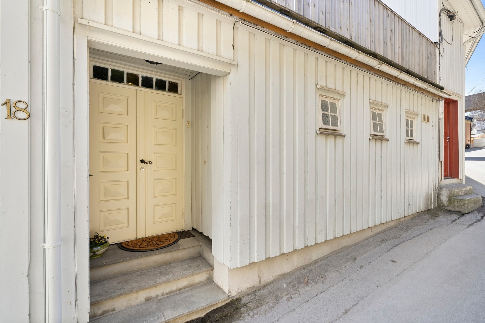 Fin dobbel inngangsdør. Galleribilde