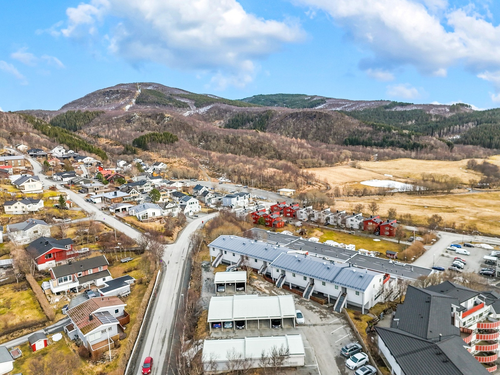 Maskinisten med sine herlige turstier - rett utenfor døren! Galleribilde