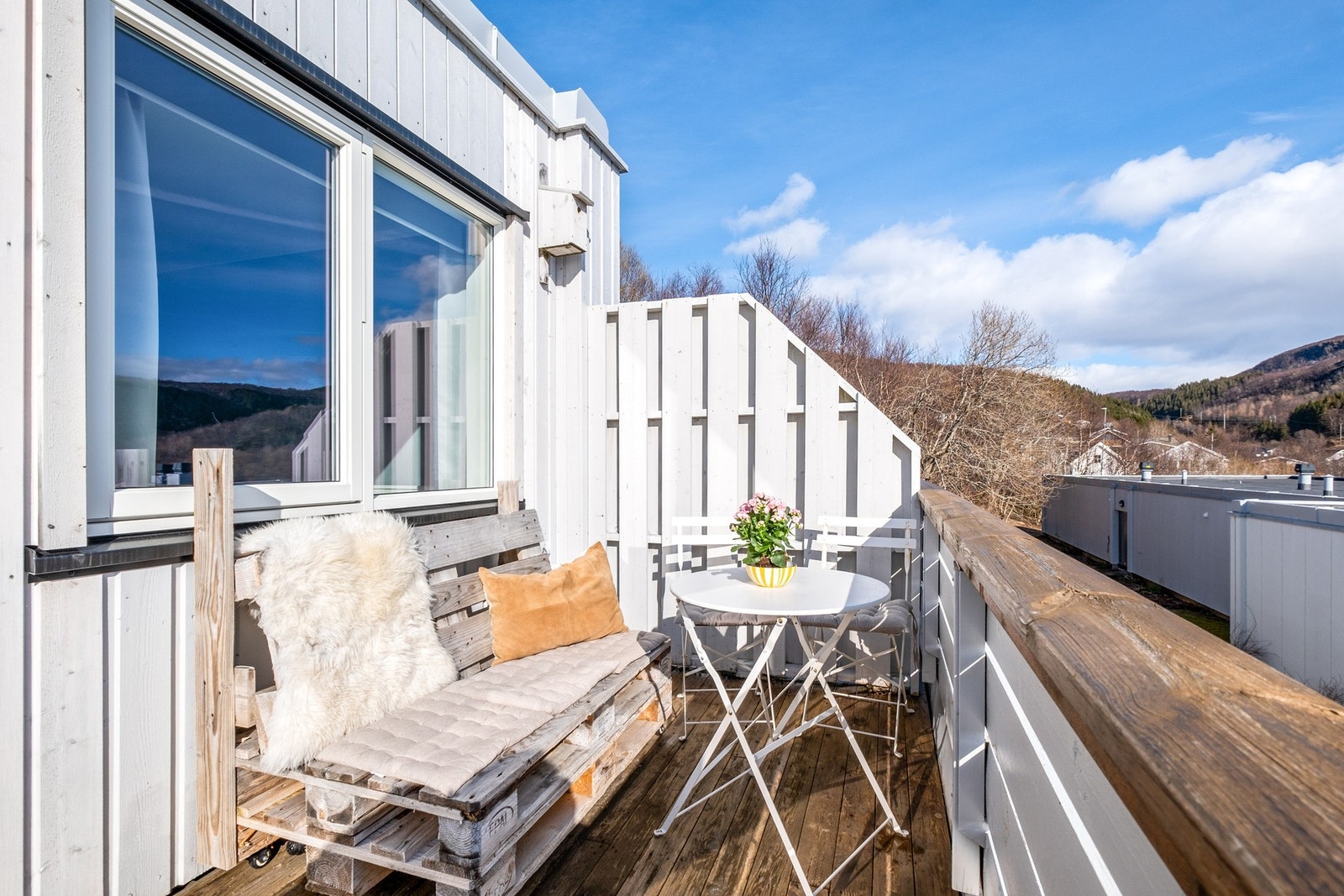 Balkong med fantastisk utsikt, rett utenfor stuedøren Galleribilde
