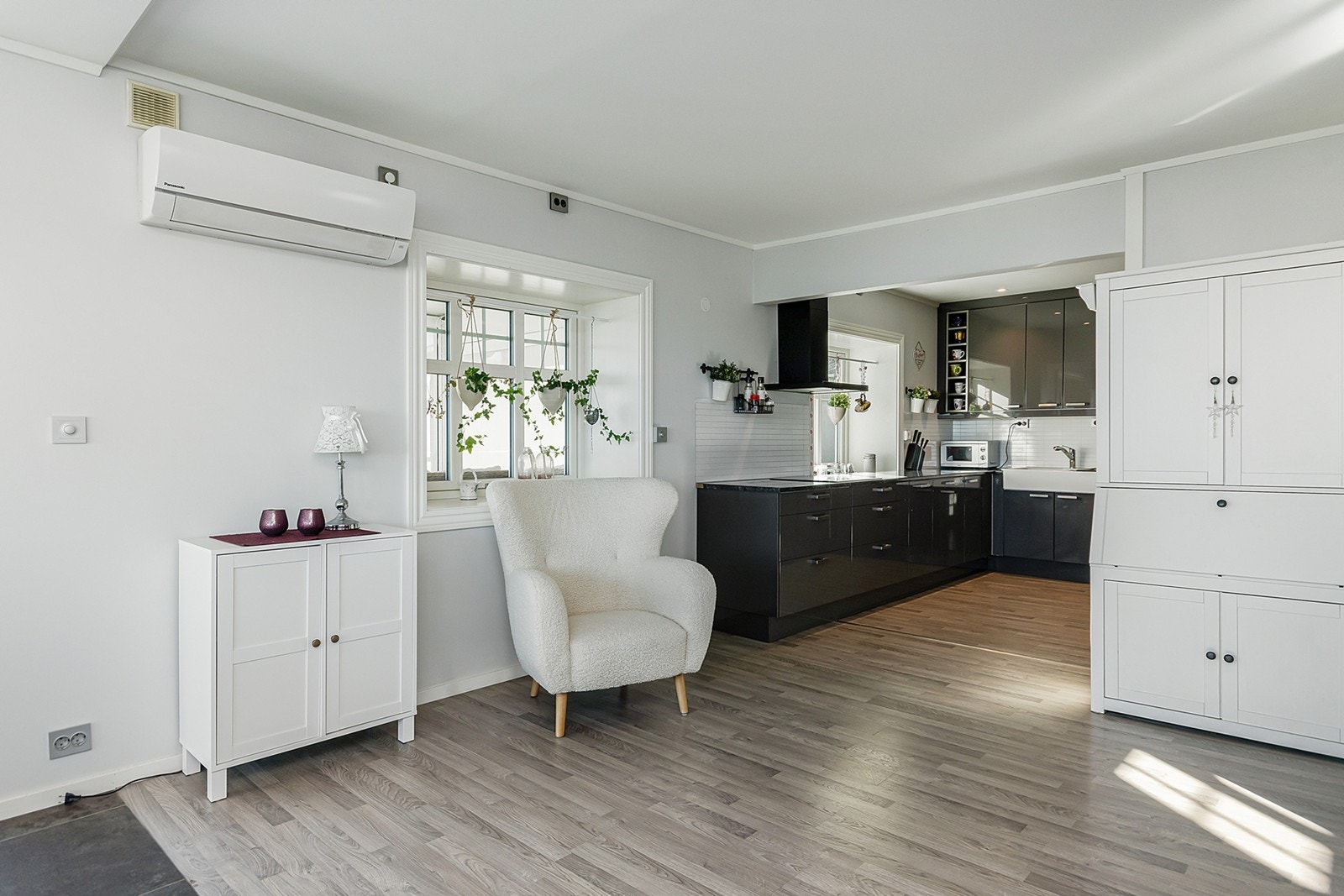 Stilrent kjøkken. Galleribilde