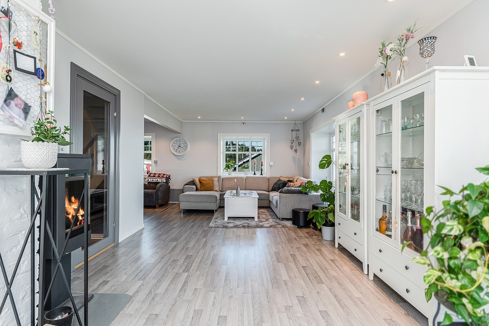 Lys og delikat stue. Galleribilde