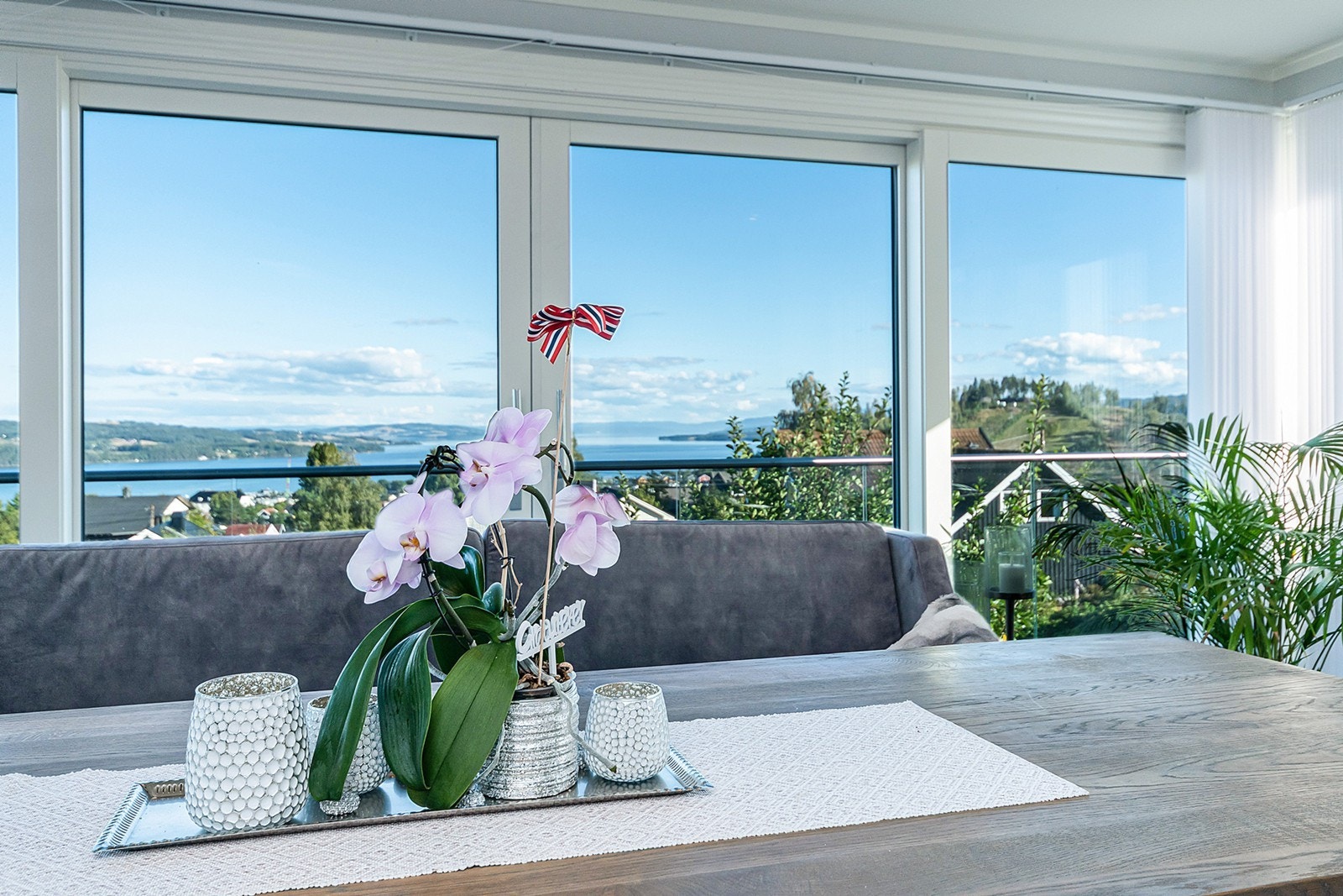 Storslått utsikt fra spisestuen! Galleribilde