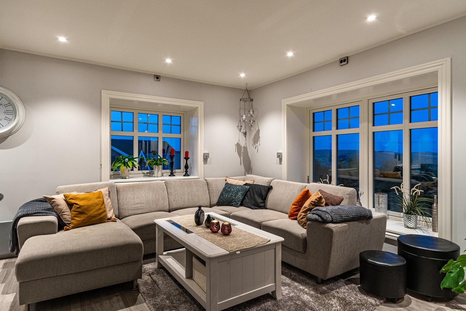 Kveldsstemning i stuen. Galleribilde