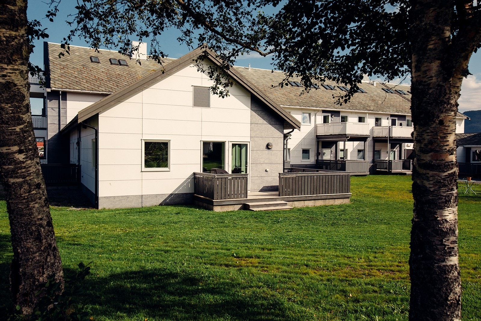 Sentralt område med landlig preg. Gangavstand til nærbutikk, skoler, barnehage, Fauskebadet ++ Galleribilde