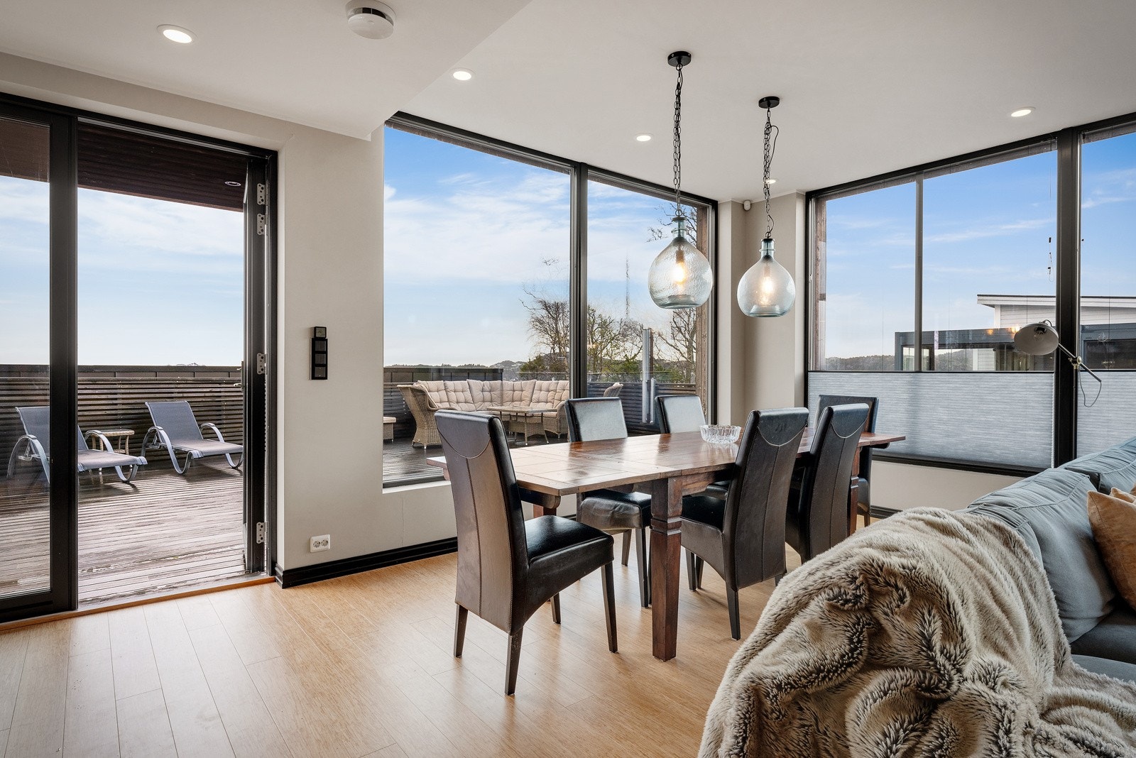 Rikelig med spiseplass til gode måltid Galleribilde