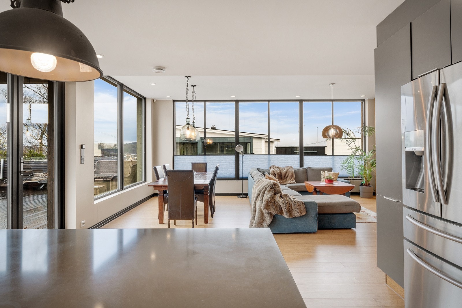 Kjøkken mot stuen Galleribilde